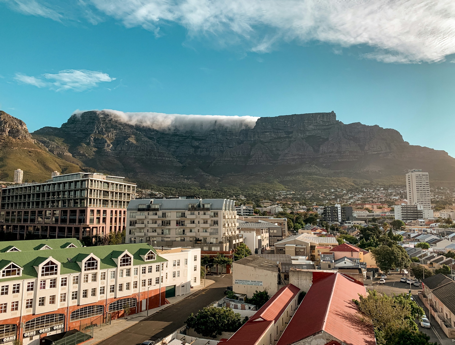 Table Mountain over the Gardens neighbourhood, Cape Town